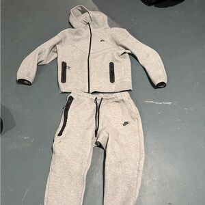 Men’s Nike tech large